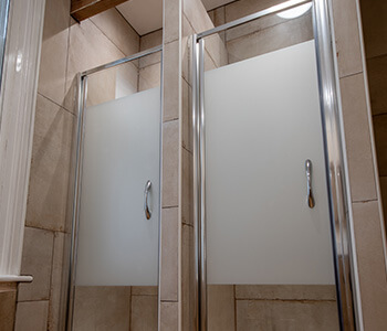 Shower cubicles at Butch Cassidy's Bunkhouse
